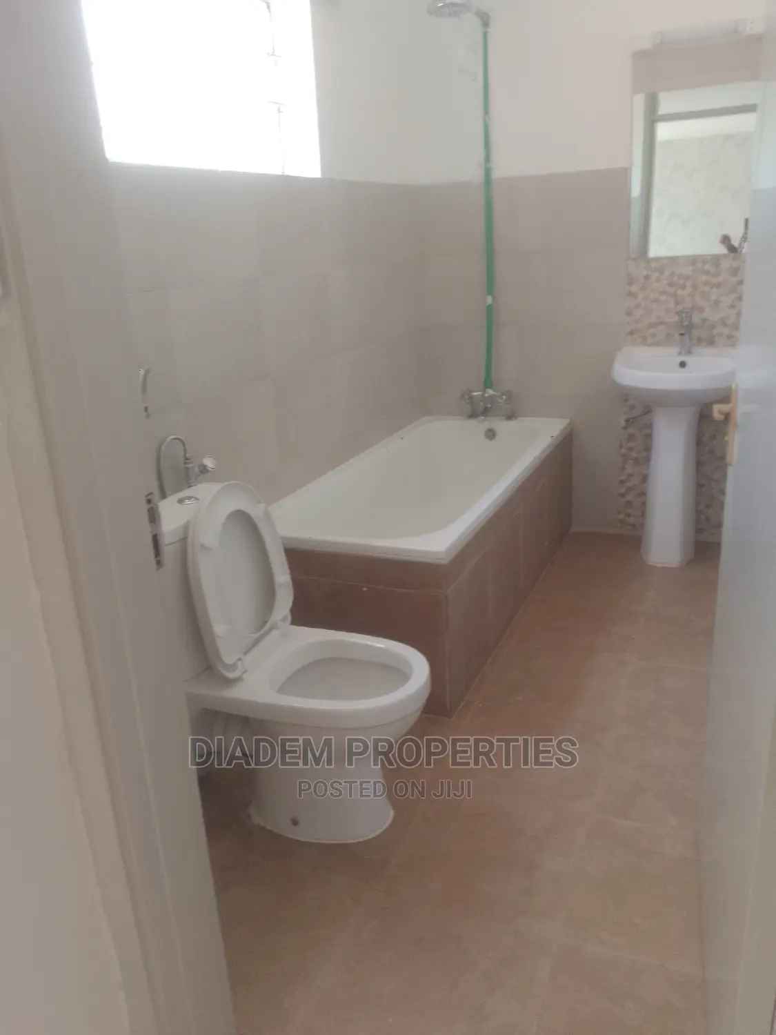 Commercial 5 Bedroom Maissionette to Let