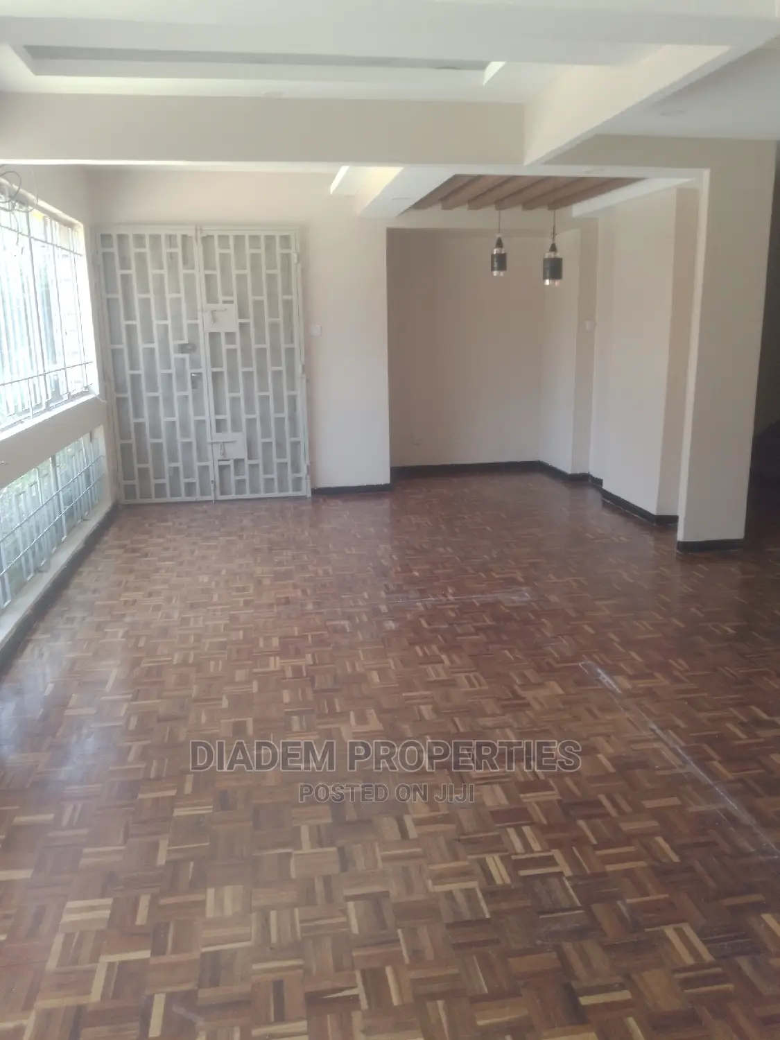 Commercial 5 Bedroom Maissionette to Let