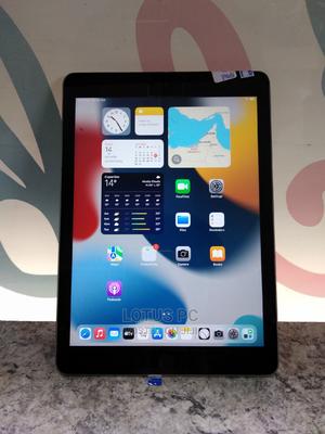 Apple iPad Air 32 GB Gray - main view