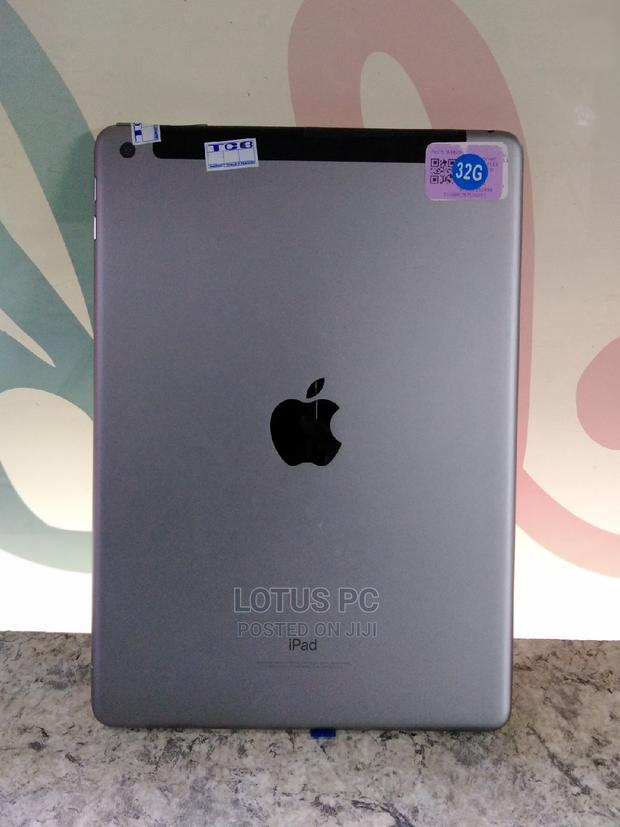 Apple iPad Air 32 GB Gray - thumbnail 2