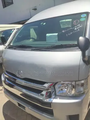 Toyota HiAce 2015 Silver