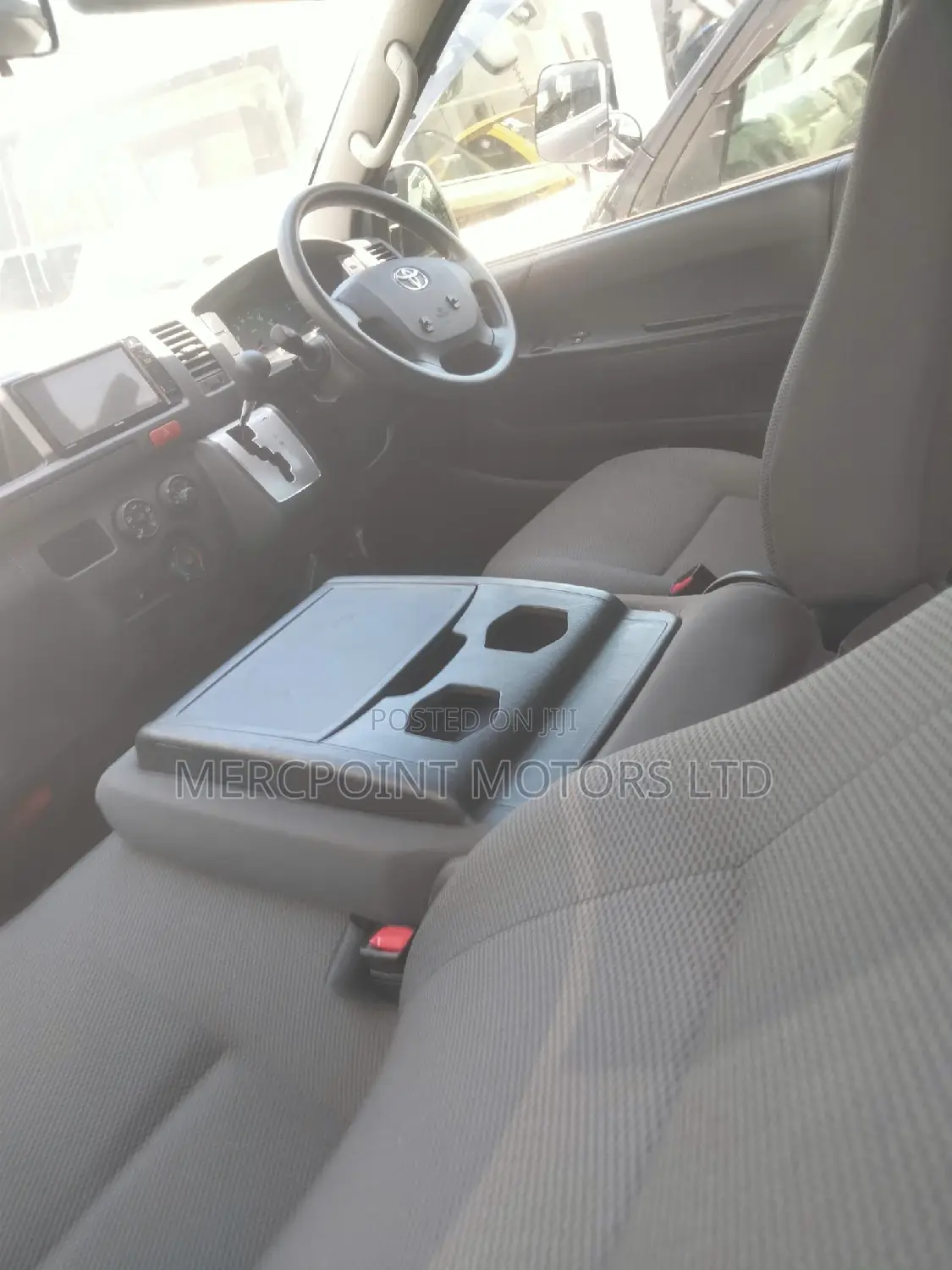 Toyota HiAce 2015 Silver