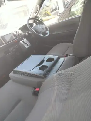 Toyota HiAce 2015 Silver