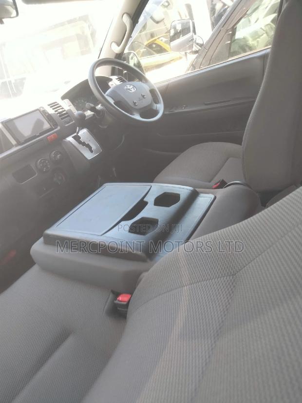 Toyota HiAce 2015 Silver - thumbnail 3