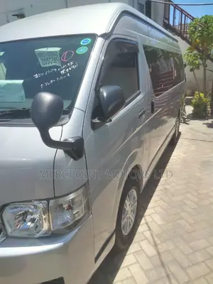 Toyota HiAce 2015 Silver