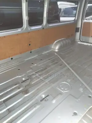Toyota HiAce 2015 Silver
