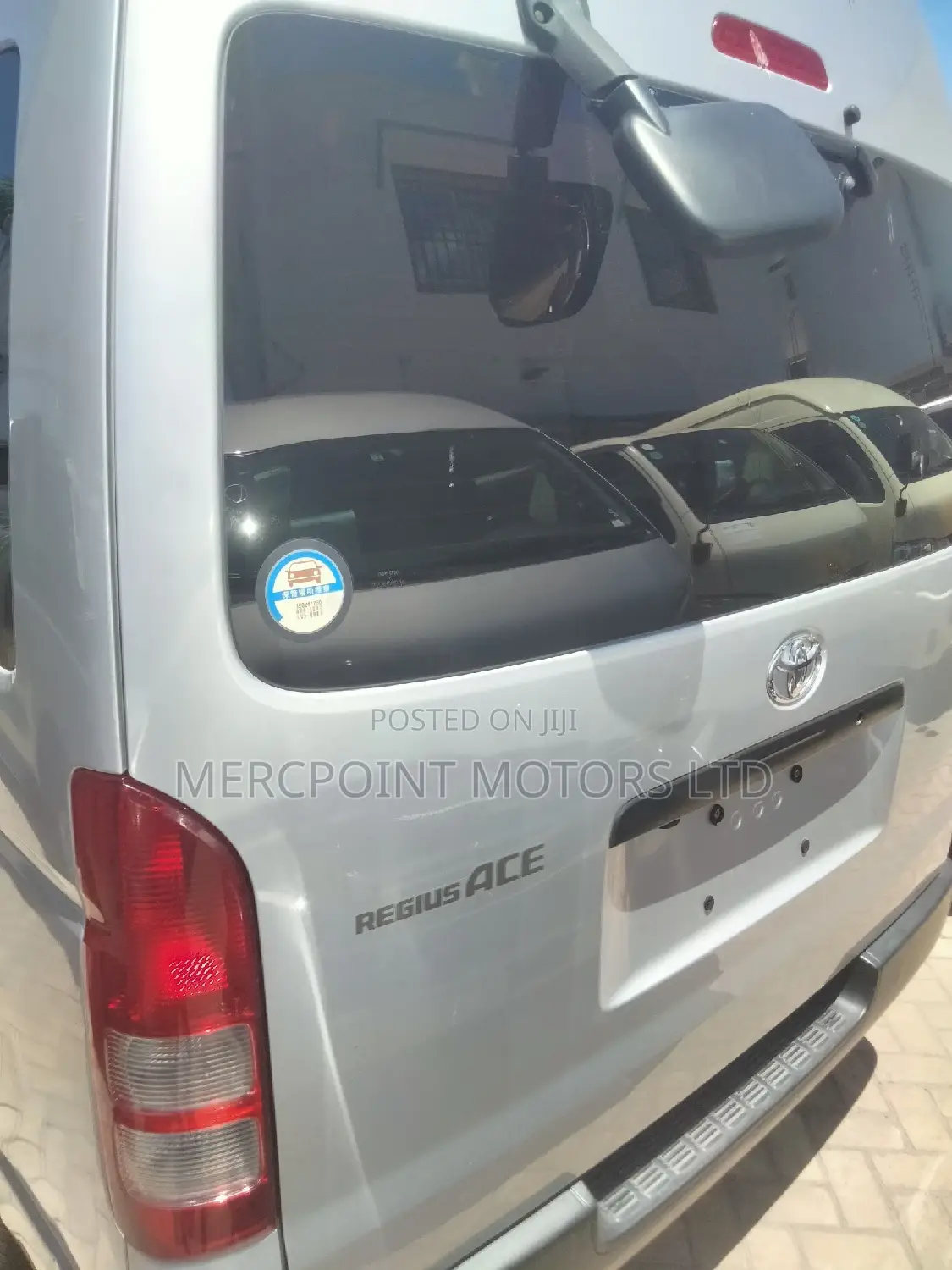 Toyota HiAce 2015 Silver