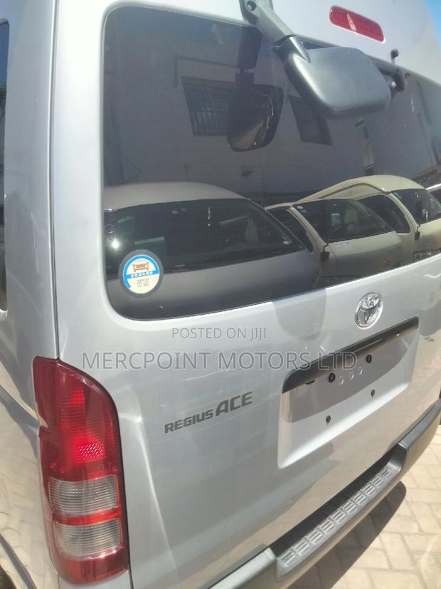 Toyota HiAce 2015 Silver - thumbnail 7