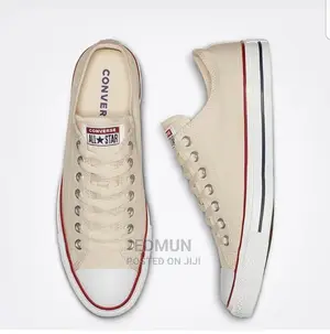 Biege Converse All Stars