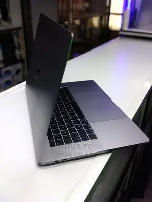 Laptop Apple MacBook Pro 2017 16GB Intel Core I7 SSD 512GB