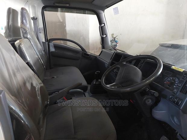Isuzu Elfu Long Chasis Closed Body - thumbnail 3