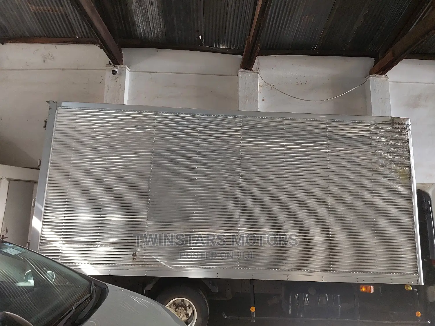 Isuzu Elfu Long Chasis Closed Body