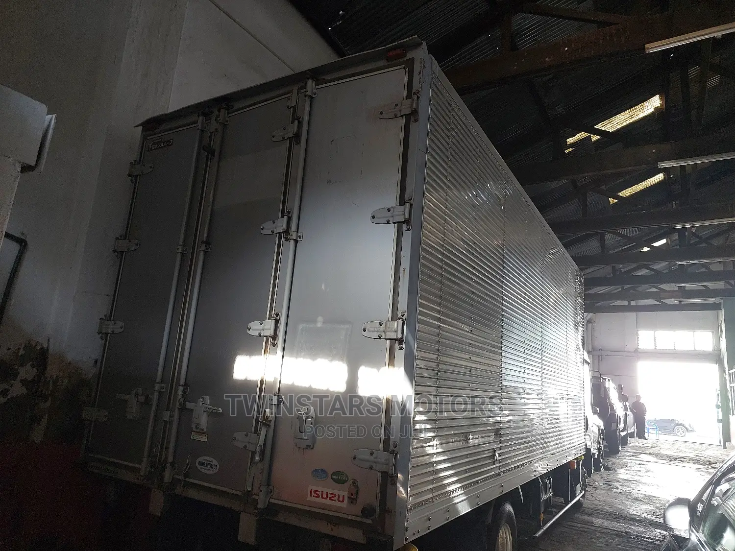 Isuzu Elfu Long Chasis Closed Body