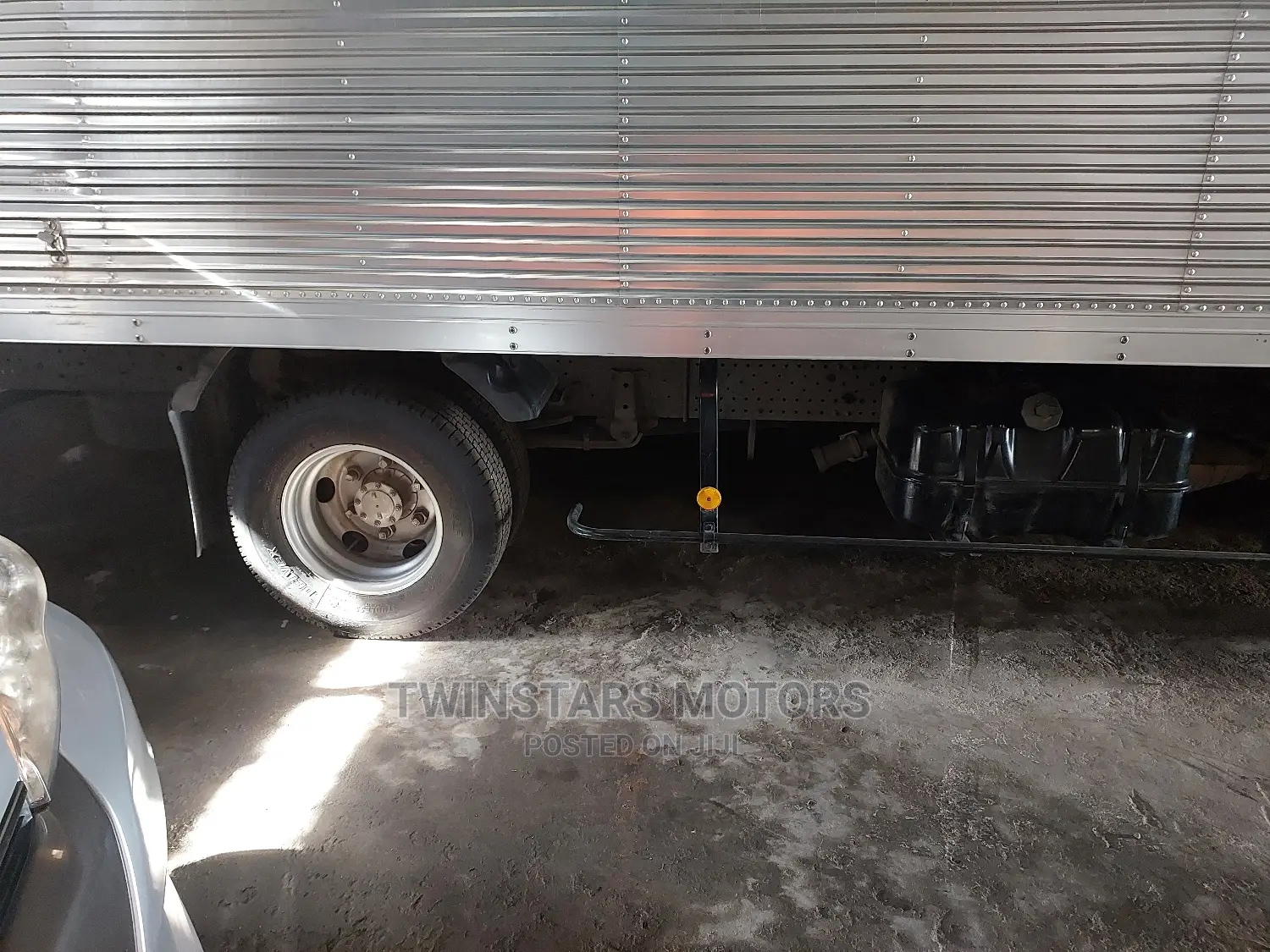 Isuzu Elfu Long Chasis Closed Body