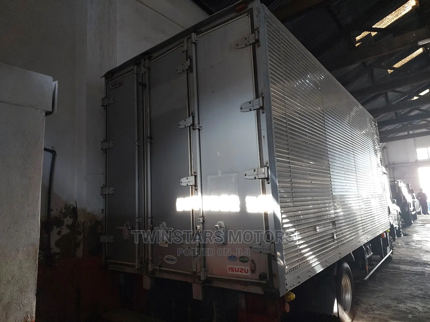 Isuzu Elfu Long Chasis Closed Body