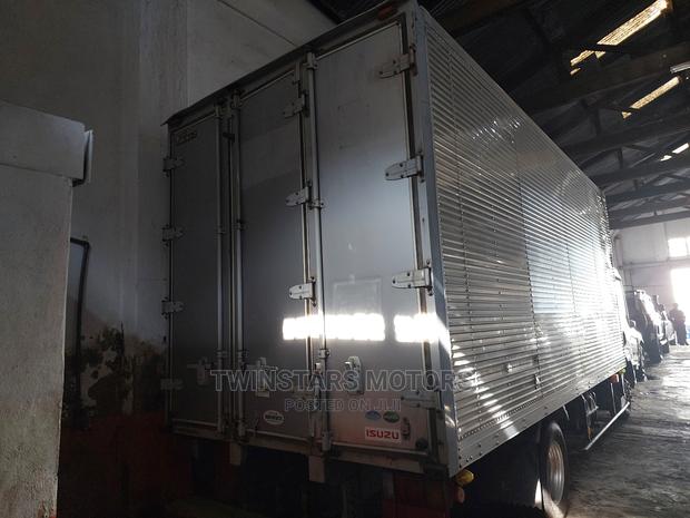 Isuzu Elfu Long Chasis Closed Body - thumbnail 4