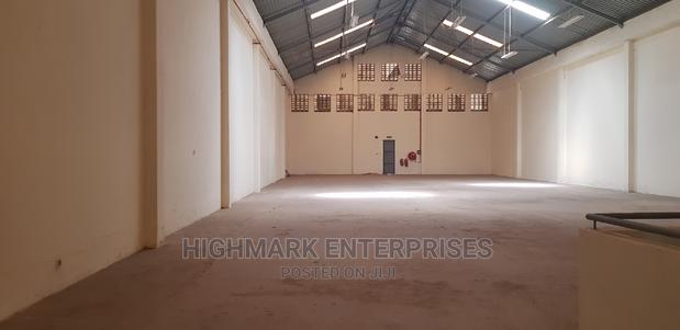 10000 Sq Feet Godown to Let - thumbnail 4