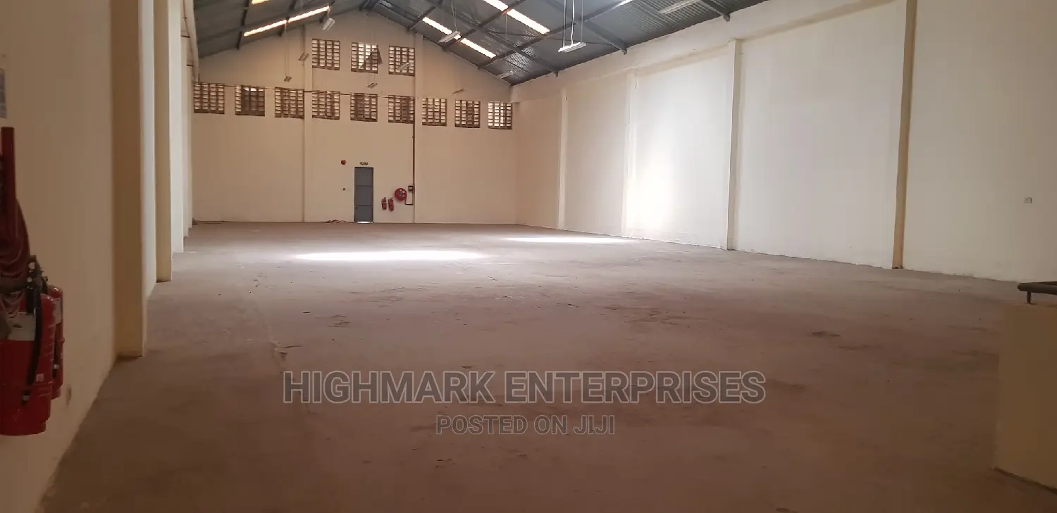 10000 Sq Feet Godown to Let