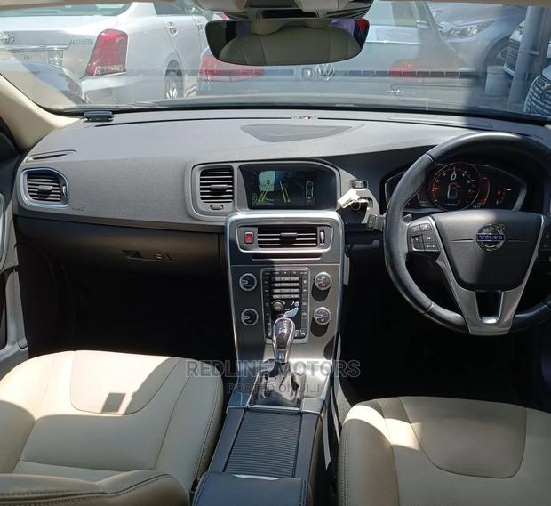 Volvo S60 2016 Brown - thumbnail 2