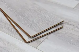 8 MM Luxurious Laminate Flooring Boards.