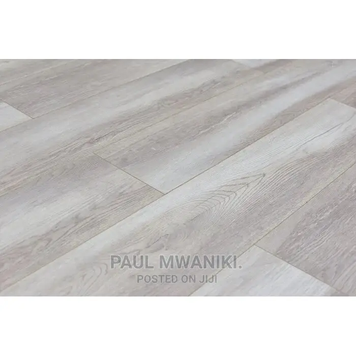 8 MM Luxurious Laminate Flooring Boards.