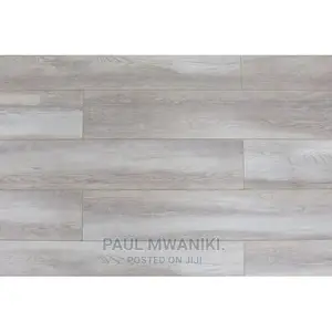 8 MM Luxurious Laminate Flooring Boards.