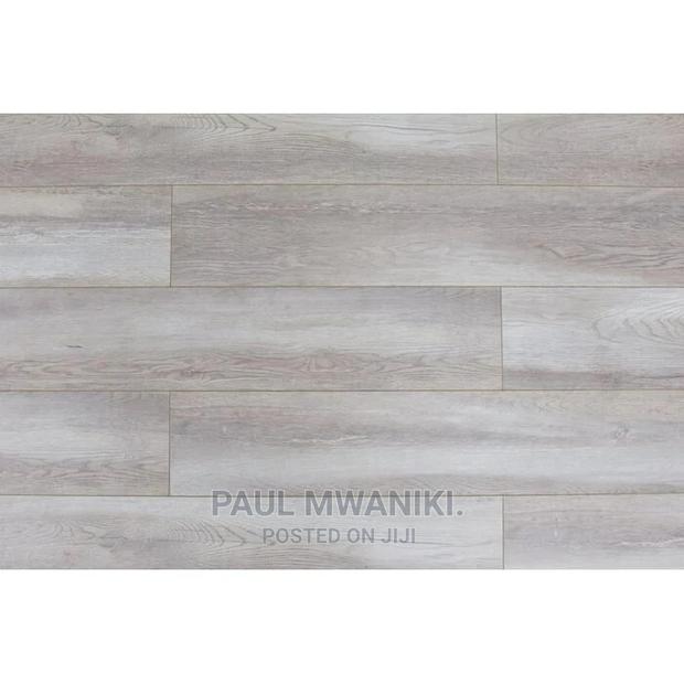 8 MM Luxurious Laminate Flooring Boards. - thumbnail 3