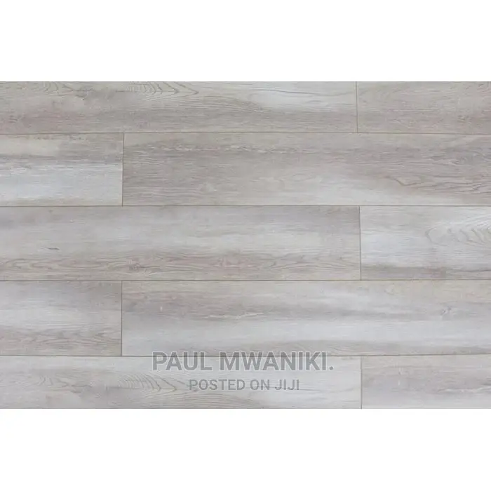 8 MM Luxurious Laminate Flooring Boards.