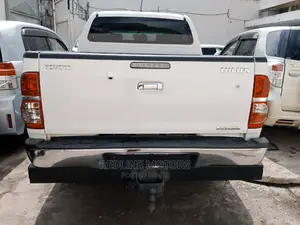 Toyota Hilux 2016 White