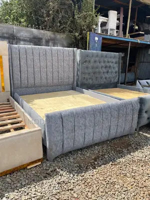 5/6 Tufted Bed