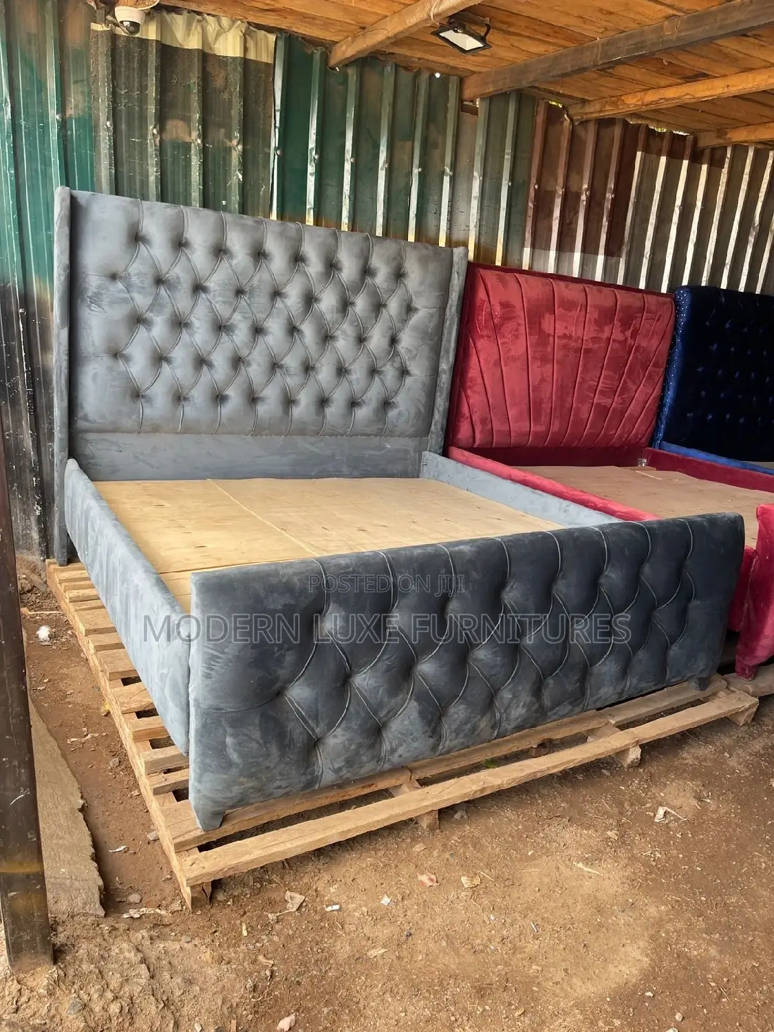 6/6 Tufted Bed