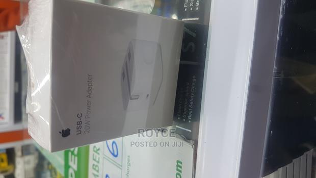 USB-C 20W Power Adapter - main view