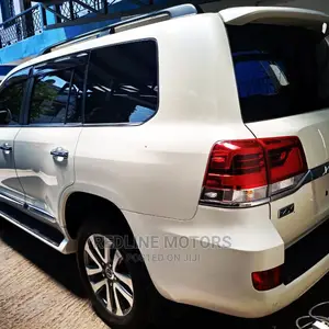 Toyota Land Cruiser 4.6 V8 ZX 2017 White
