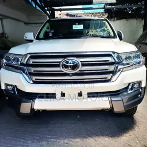Toyota Land Cruiser 4.6 V8 ZX 2017 White