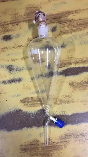 A Pair of Separating Funnel 500ml
