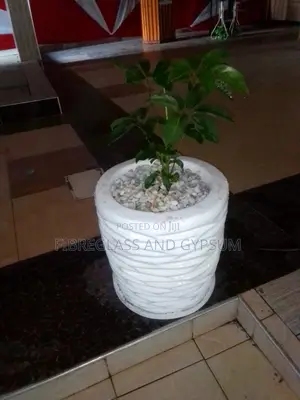 Fibreglass Flower Pots/Planters (Maggie)