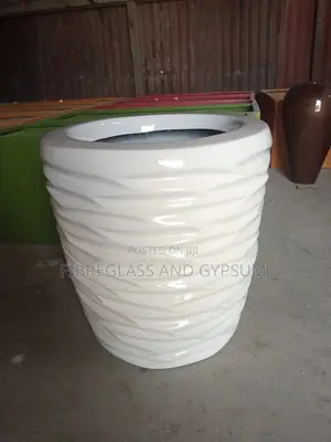 Fibreglass Flower Pots/Planters (Maggie)