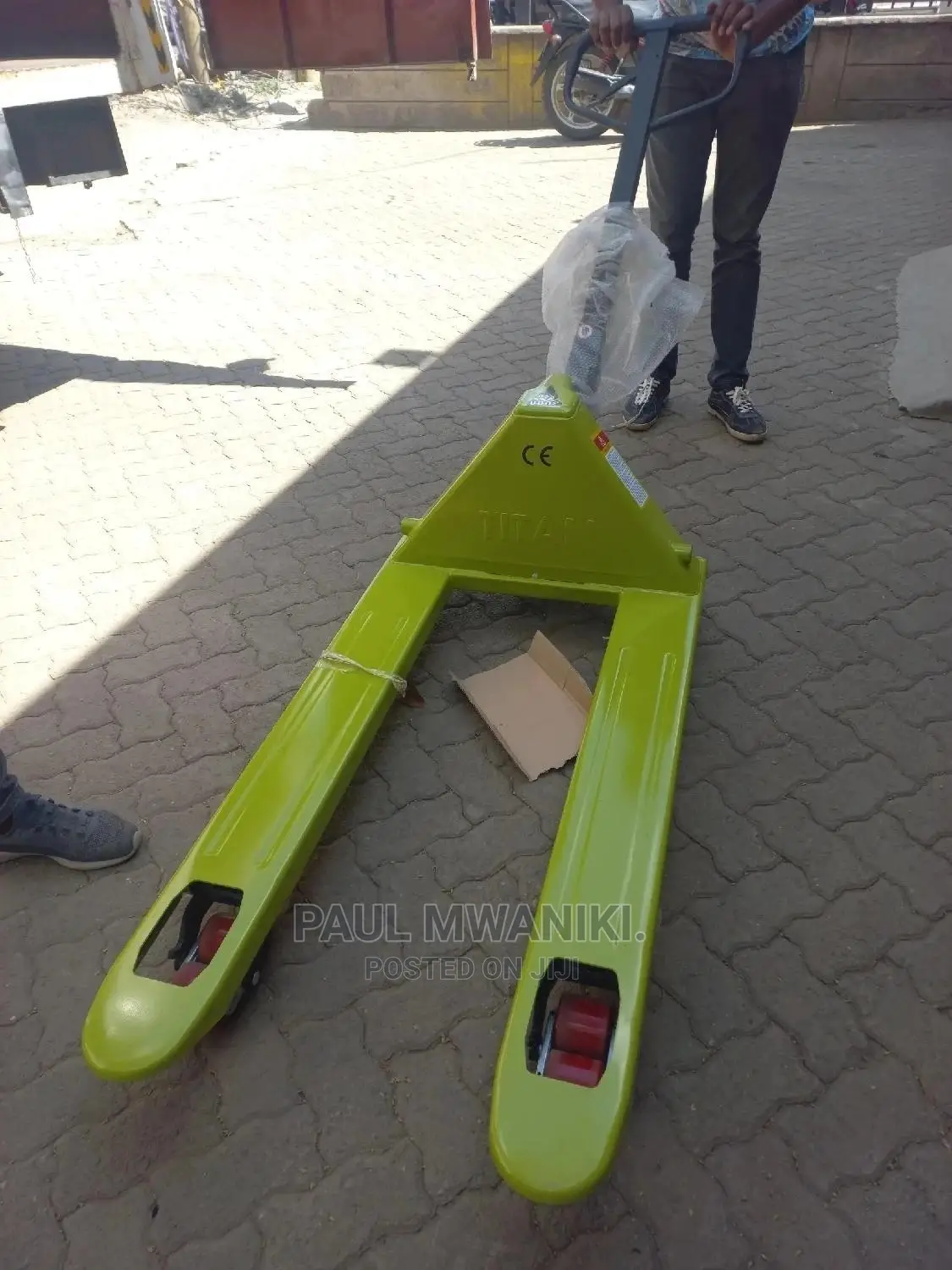 Hydraulic Pallet Truck - Titan.