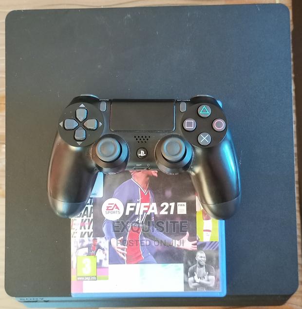 Playstation 4 Slim With One Game - thumbnail 3