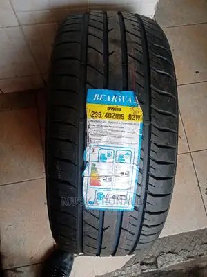 235/40r19 Bearway Tyre