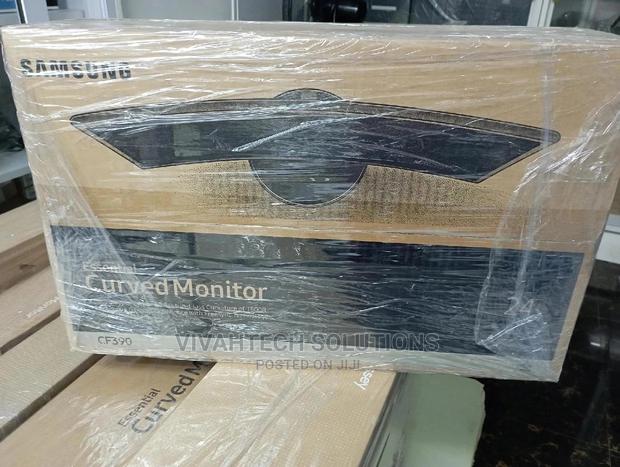 Samsung 24" Essential Curved Monitor