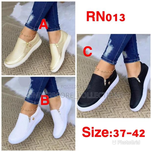 Sports Shoes - main view