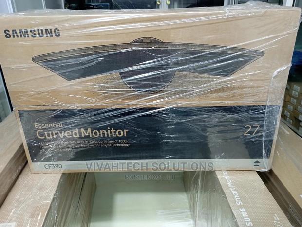 Samsung 27" Essential Curved Monitor - main view
