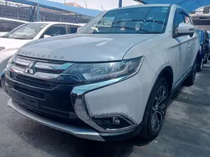 Mitsubishi Outlander SE FWD 2016 White