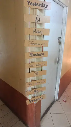 Sitting Room Wall Decorations With Different Messages