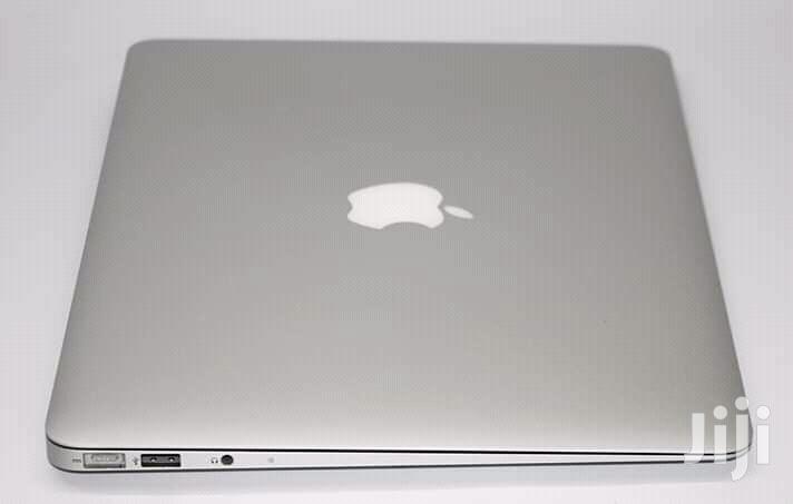 Laptop Apple MacBook Air 2GB Intel Core i5 SSD 128GB