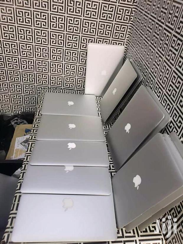 Laptop Apple MacBook Air 2GB Intel Core i5 SSD 128GB - main view