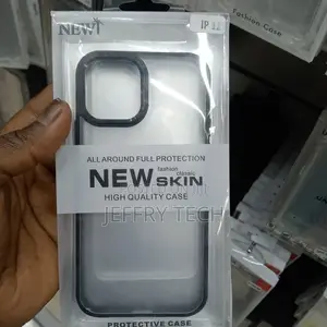 Clear iPhone 12/iPhone 12 Pro Case With Black Ridge
