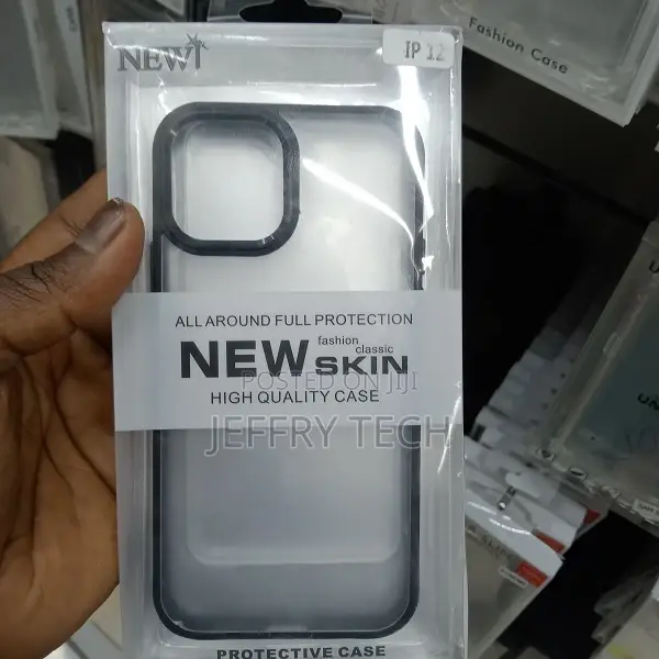 Clear iPhone 12/iPhone 12 Pro Case With Black Ridge
