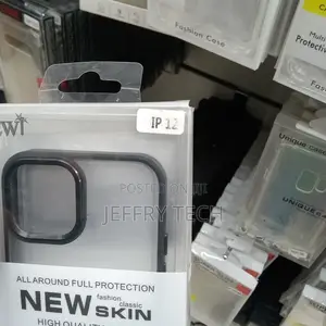 Clear iPhone 12/iPhone 12 Pro Case With Black Ridge